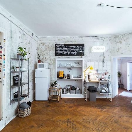A Szoba Apartman Pécs Buitenkant foto