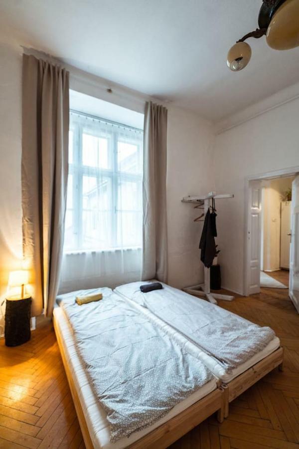 A Szoba Apartman Pécs Buitenkant foto